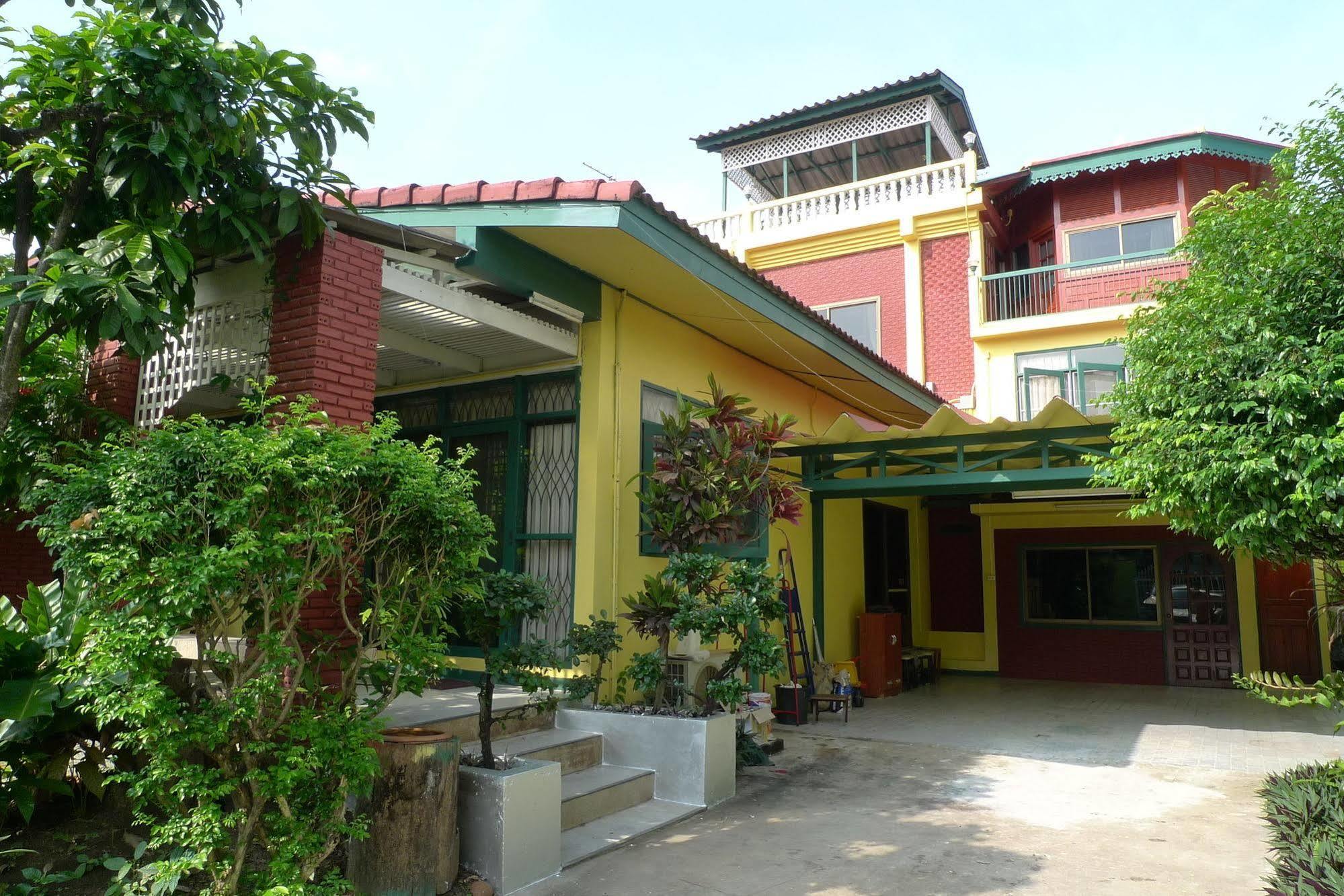 Baan Kaewta Hotel Чиангмай Екстериор снимка