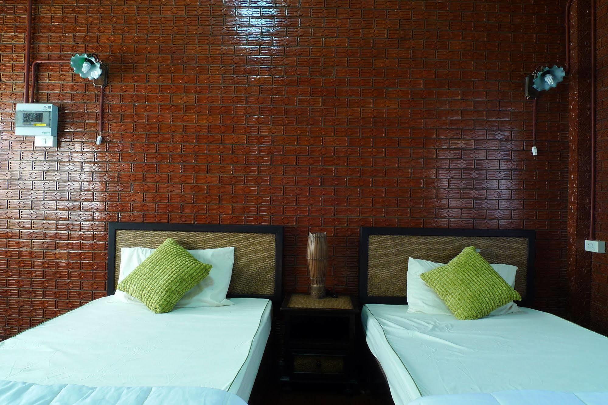 Baan Kaewta Hotel Чиангмай Екстериор снимка