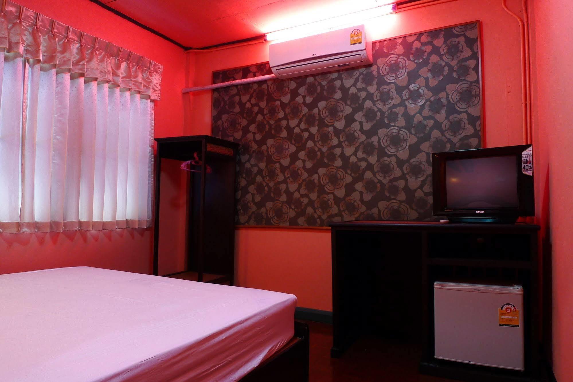 Baan Kaewta Hotel Чиангмай Екстериор снимка