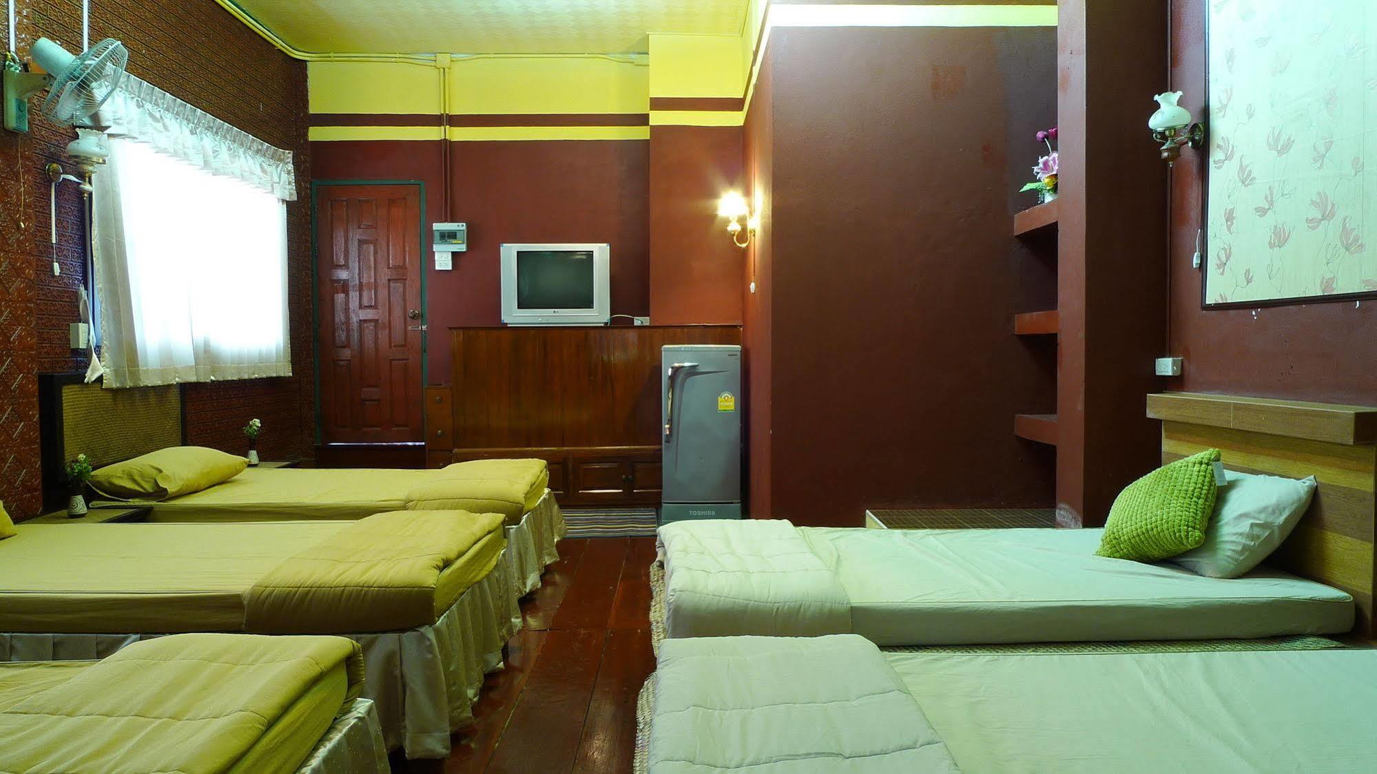 Baan Kaewta Hotel Чиангмай Екстериор снимка