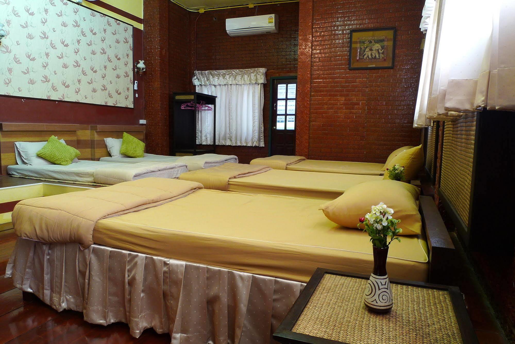 Baan Kaewta Hotel Чиангмай Екстериор снимка