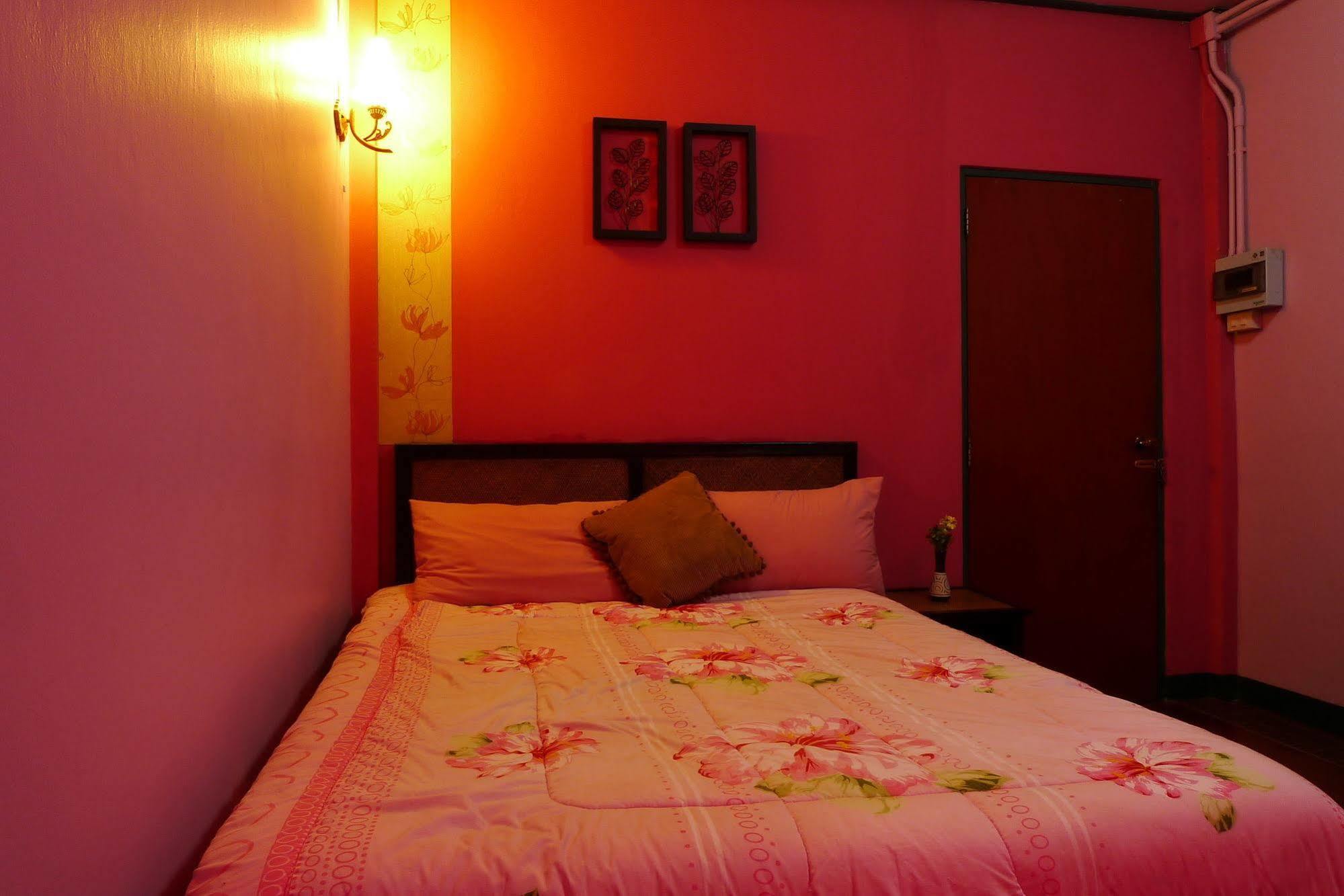 Baan Kaewta Hotel Чиангмай Екстериор снимка