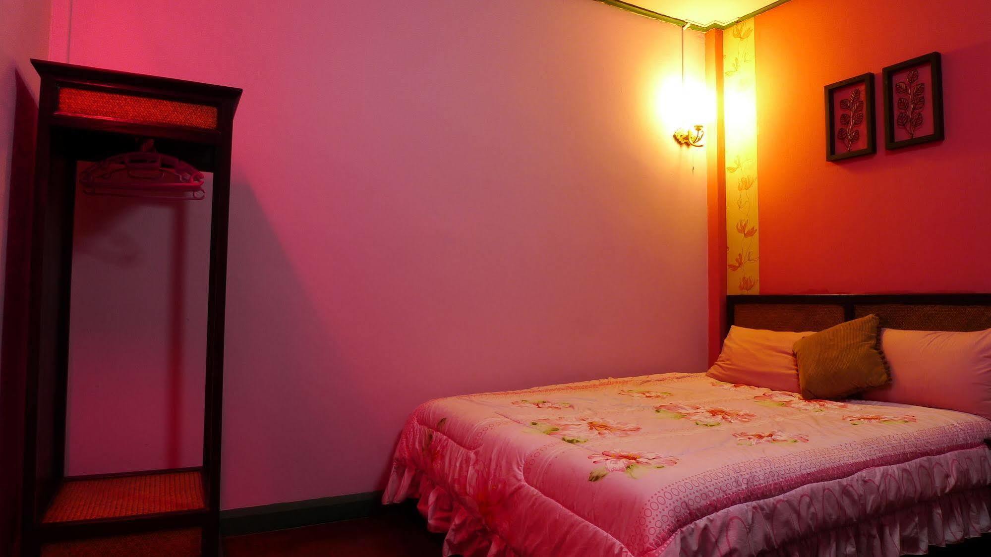 Baan Kaewta Hotel Чиангмай Екстериор снимка